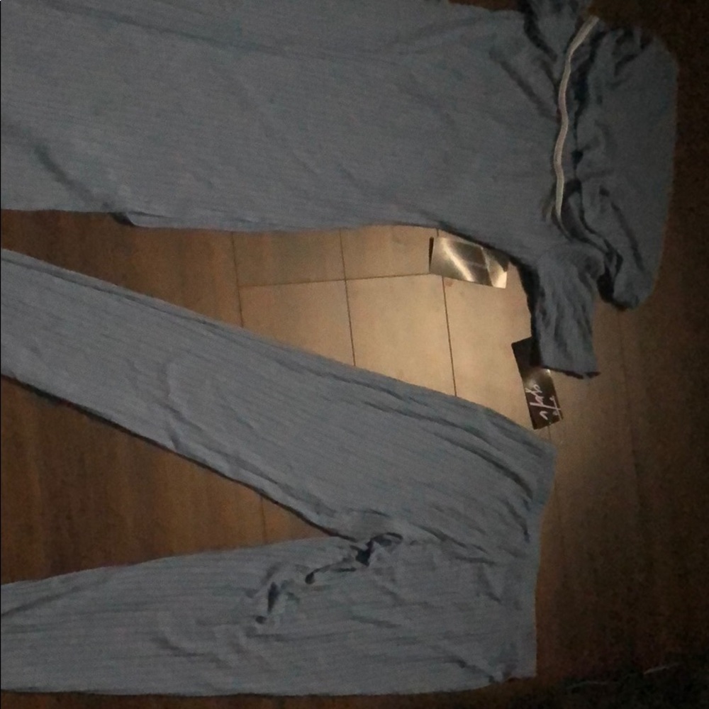 Two piece set - Picture 2 of 2
